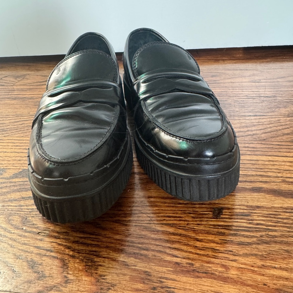 Tod's Classic Black Leather Women's Loafers - Picture 6 of 7